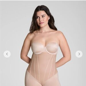 SPANX supersculpt Total Contour High Waisted Mid-Thigh Short